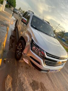 Acidente no centro do município de Vera, causa danos matérias e escoriações na motociclista