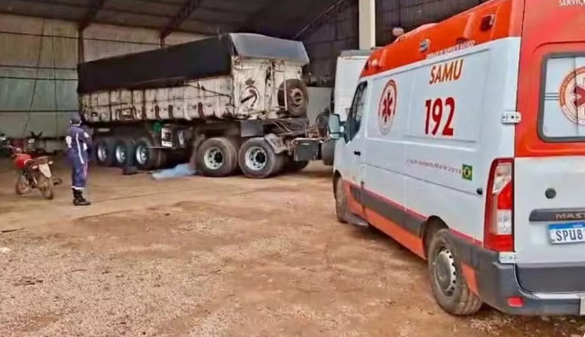 Mecânico morre após ser atropelado por caminhão em manutenção em MT