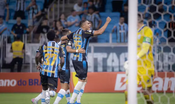 Grêmio vence Confiança e abre vantagem na quinta fase da Copa do Brasil