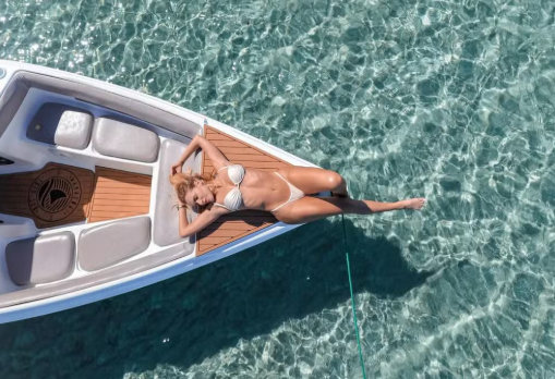 Erika Scheneider publica fotos de arrancar o fôlego no mar de Maragogi