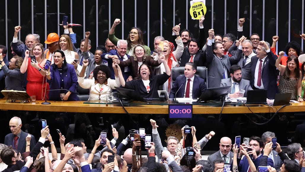 Fim da escala 6×1: depois de aprovada na Câmara, PEC segue para o Senado, onde deve encontrar resistências; veja detalhes do texto