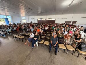 Prefeitura de Vera reúne servidores em grande ato de conscientização contra o abuso infantil