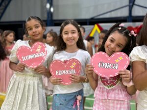 Vídeo: Escola Aloízio celebra o mês das mães com homenagens de professores e alunos