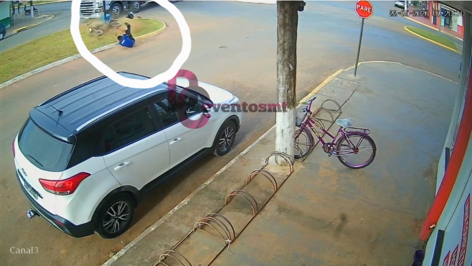 Vídeo: Motociclista menor de idade fica ferido em acidente na Avenida Brasil, em Vera