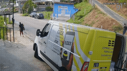 Caminhão desgovernado provoca acidente e mata três
