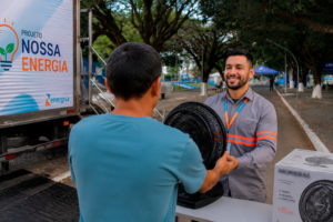 Projeto Nossa Energia leva troca de equipamentos, orientações e cinema gratuito à população de Vera