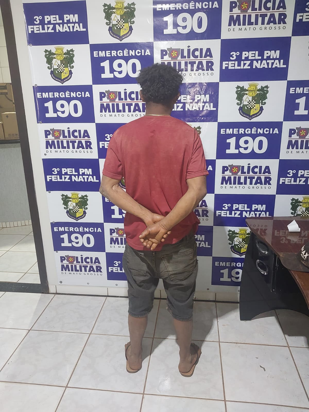 Motorista é preso por embriaguez ao volante após denúncias de direção em zigue-zague em Feliz Natal