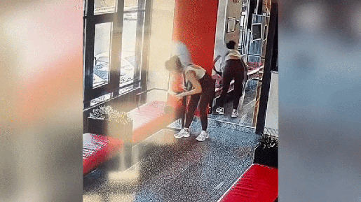 Carregador portátil explode dentro de bolsa e deixa mulher com sérias queimaduras