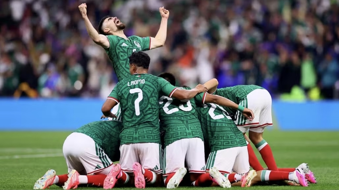 México vence Equador e vai às oitavas de final da Copa do Mundo
