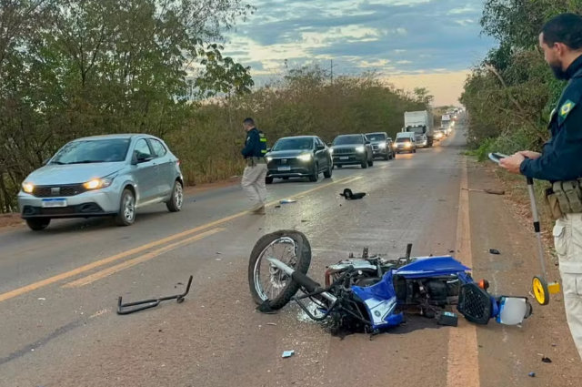 Motociclista morre após bater em caminhão na BR-010