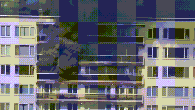 Imagem mostra momento em que morador tenta escapar pela janela durante incêndio que deixou mortos em prédio na Bélgica