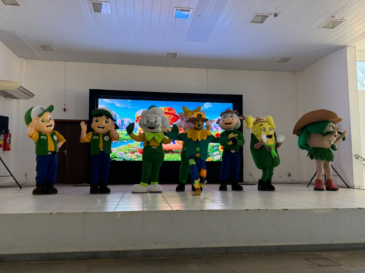 Vídeo: Pequenos do Agro leva educação, conscientização e integração para crianças de Vera e alunos da Apae