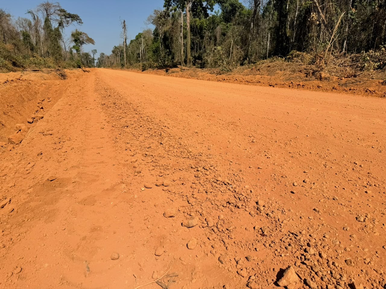 Secretaria de obras amplia melhorias na estrada rural Maringá em parceria com produtores rurais