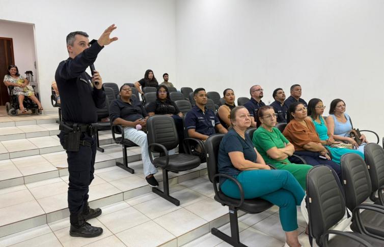 Palestra com PMs orienta profissionais da Educação de Vera sobre prevenção e enfrentamento ao agressor ativo