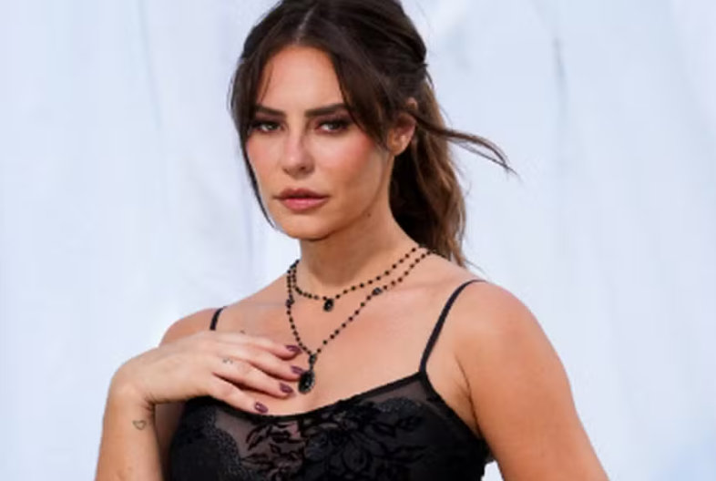 Paolla Oliveira deixa lingerie à mostra com vestido de renda transparente: ‘Parece pintura’