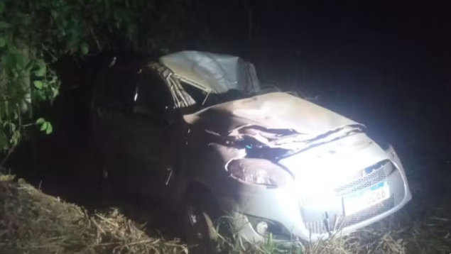 Mãe e filho morrem após carro capotar em rodovia de MT