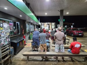 Vídeo: Missa da Pastoral Rodoviária reúne motoristas e famílias no Auto Posto Texanos, em Vera
