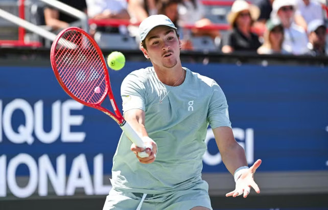 João Fonseca bate grego ex-top 3 em sets diretos e vai à 3ª rodada do Masters 1000 de Montreal