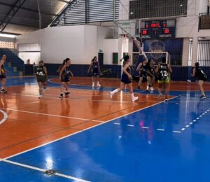 Vera vence Feliz Natal em amistoso e equipes celebram retomada do basquete feminino