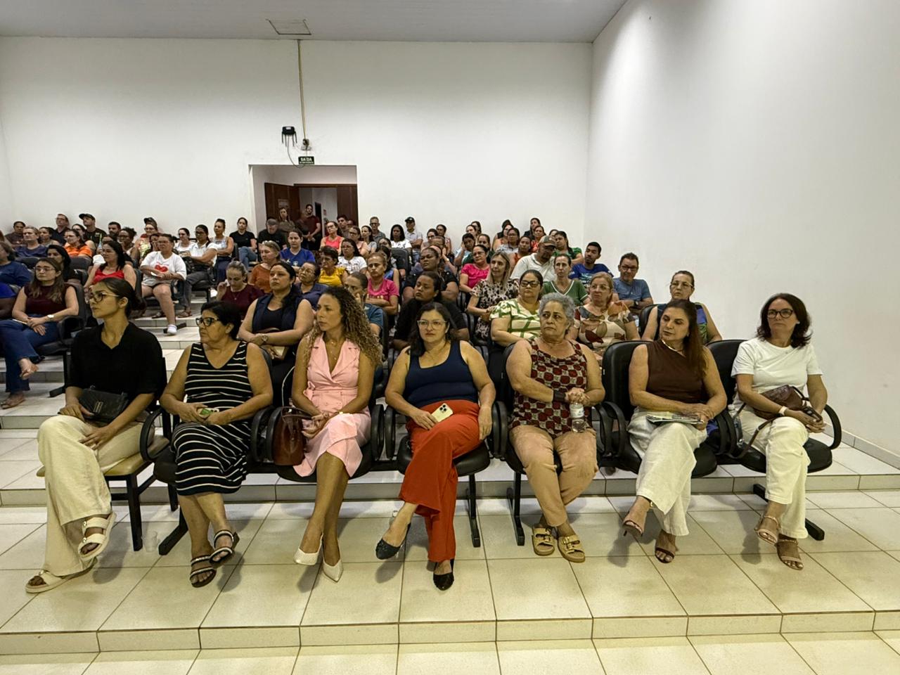 Vera Previ reúne servidores municipais em assembleia para discutir reforma previdenciária