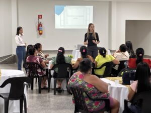 Vídeo: Palestra orienta mulheres do PAIF sobre empreendedorismo, investimentos e renda extra
