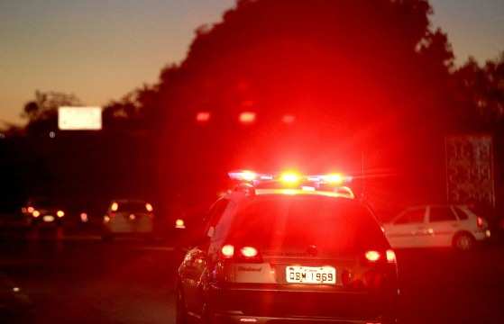 Homem dá cachaça para menina de 13 anos e a estupra em Comodoro; esposa flagrou