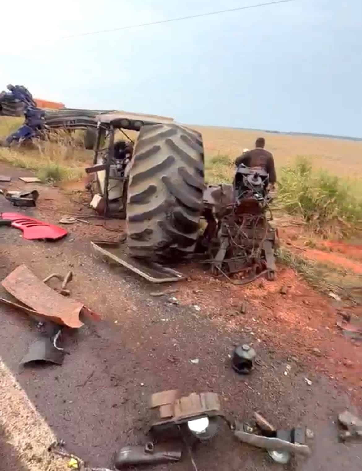 Colisão entre carreta e trator deixa dois feridos na MT-423 em União do Sul; Vídeo