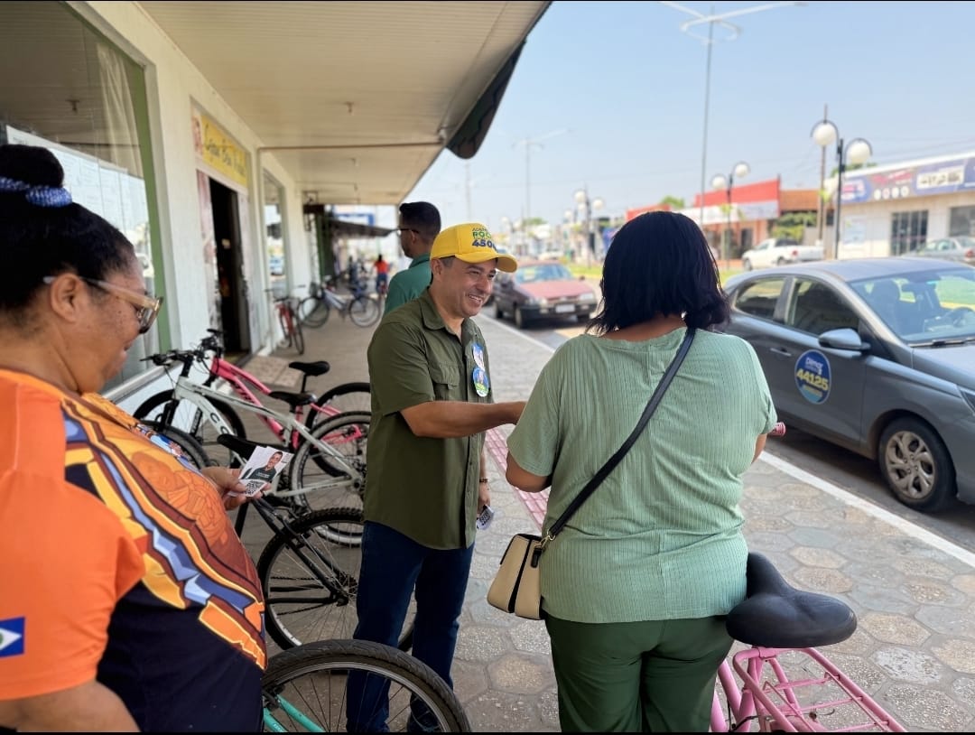 Adenilson Rocha reforça campanha em Vera com caminhada e diálogo com moradores e comerciantes