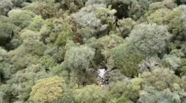 Corpos do cantor Rick e outros 4 mortos em queda de helicóptero em SC são retirados com ajuda de cordas