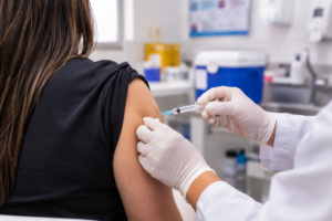 Vera libera vacinação contra a gripe para toda a população a partir de seis meses de idade