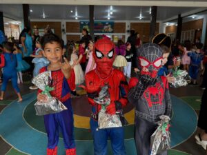 Prefeitura distribui mais de 1.800 brinquedos para crianças da rede municipal de ensino em Vera