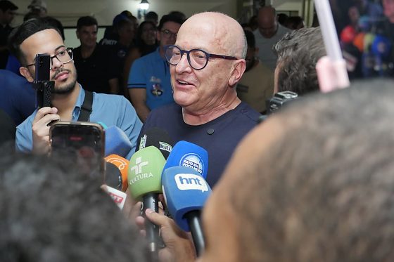 Pivetta convoca população às urnas para “libertar o Brasil desse atraso”