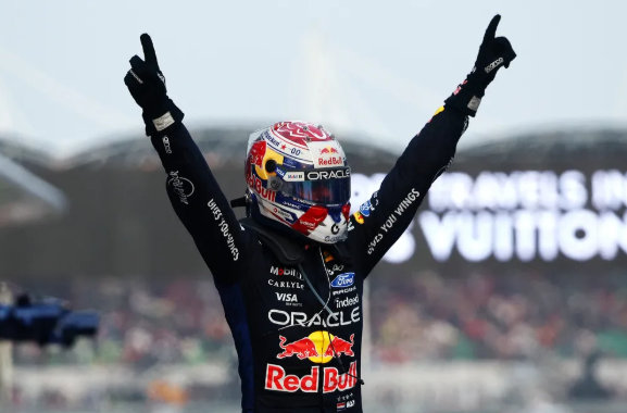 GP do Bahrein: Verstappen desencanta e vence após caos na largada; Bortoleto é 18º