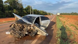 Vídeo: Colisão entre caminhonete e carro é registrada na MT-225, em Vera
