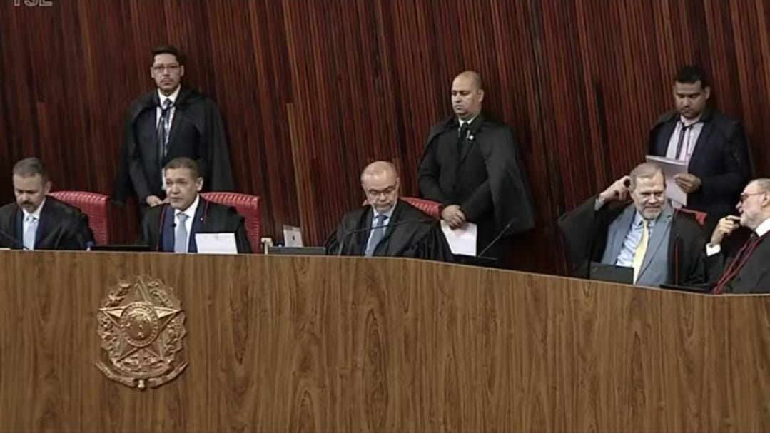 TSE nega registro de candidatura de Garotinho e anula votos; decisão abre caminho para vitória de Ruas no 1º turno