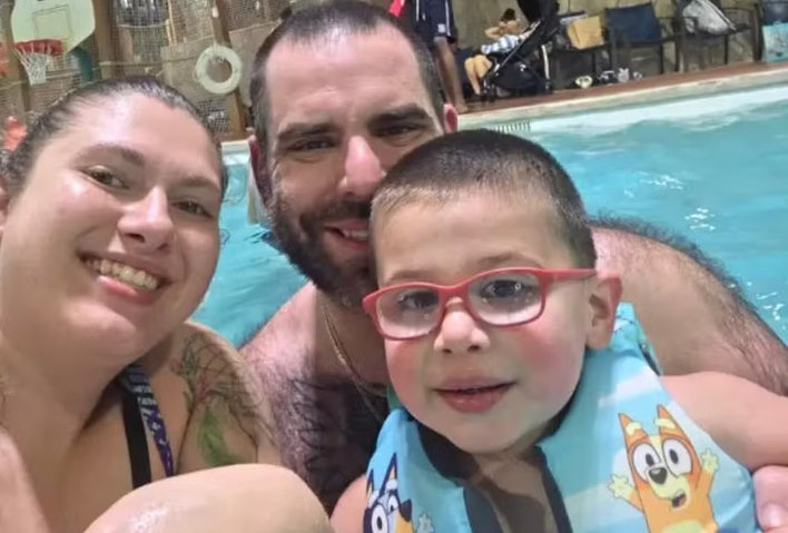 Mulher mata o marido e o filho em resort, liga para a emergência e pede ‘ajuda’ a policiais